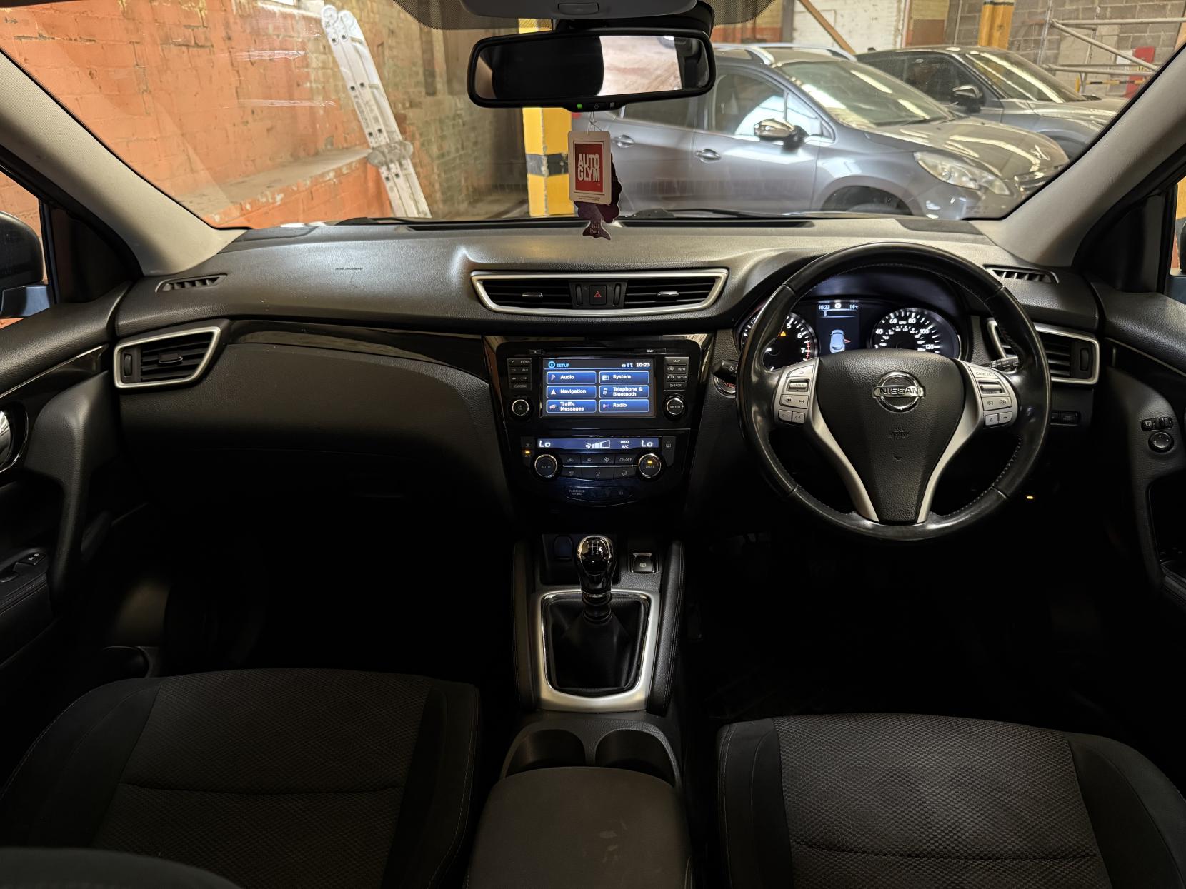 Nissan Qashqai 1.2 DIG-T n-tec+ SUV 5dr Petrol Manual 2WD Euro 5 (s/s) (115 ps)