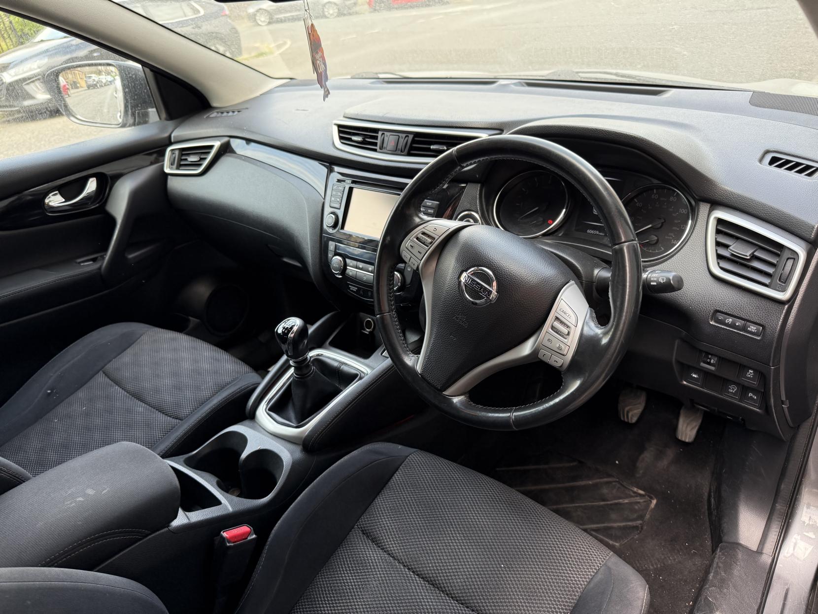 Nissan Qashqai 1.2 DIG-T n-tec+ SUV 5dr Petrol Manual 2WD Euro 5 (s/s) (115 ps)