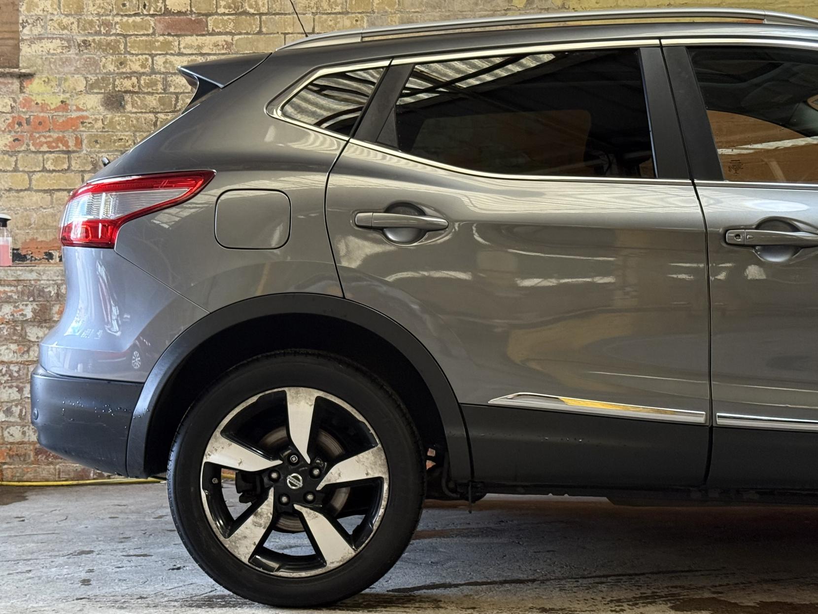 Nissan Qashqai 1.2 DIG-T n-tec+ SUV 5dr Petrol Manual 2WD Euro 5 (s/s) (115 ps)