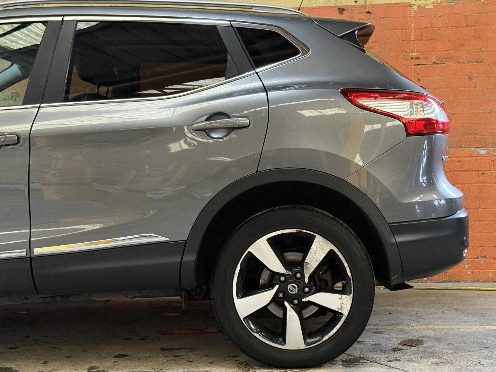 Nissan Qashqai 1.2 DIG-T n-tec+ SUV 5dr Petrol Manual 2WD Euro 5 (s/s) (115 ps)