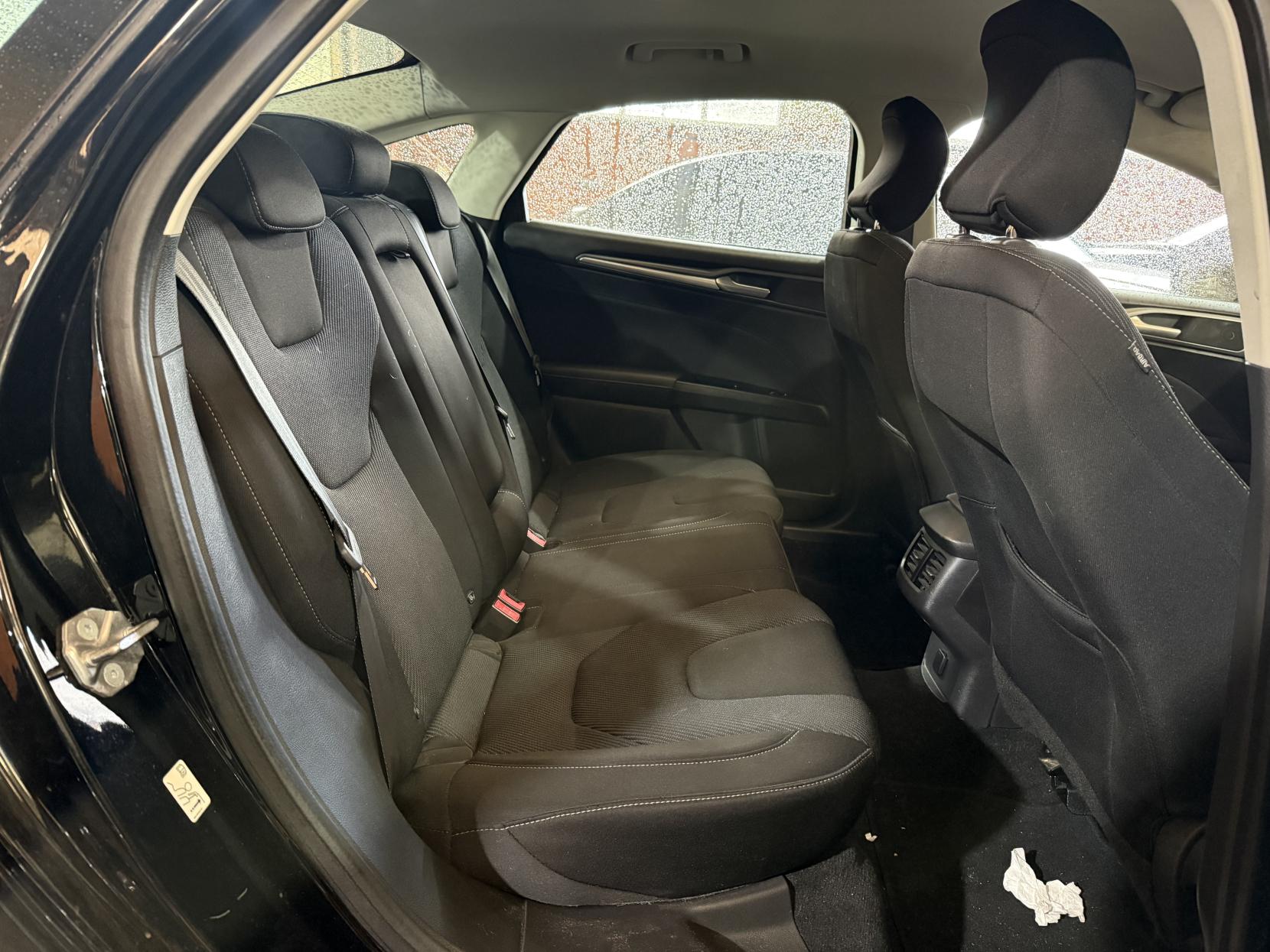 Ford Mondeo 2.0 TiVCT Titanium Saloon 4dr Petrol Hybrid CVT Euro 6 (s/s) (187 ps)