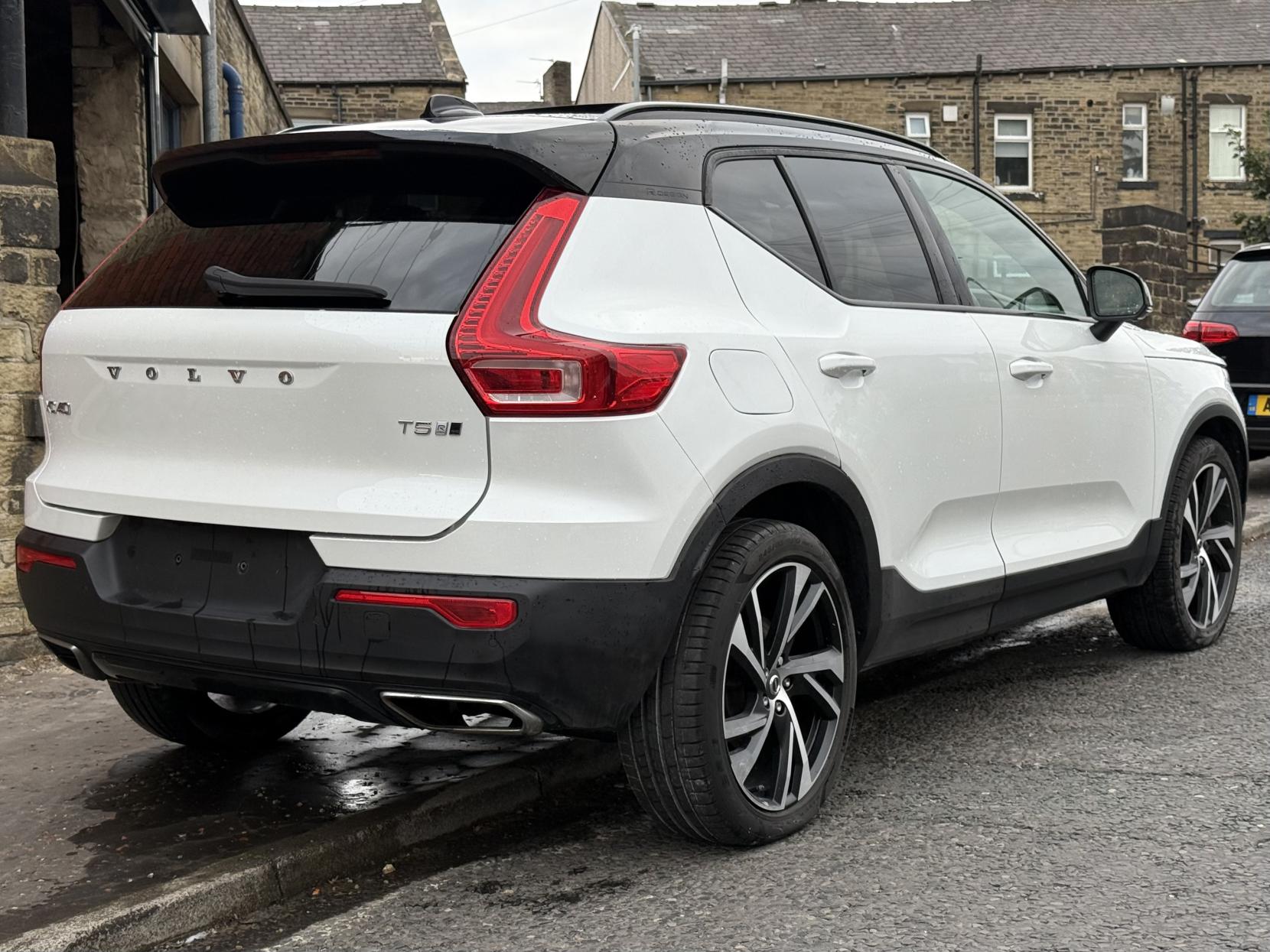 Volvo XC40 2.0 T5 R-Design Pro SUV 5dr Petrol Auto AWD Euro 6 (s/s) (247 ps)