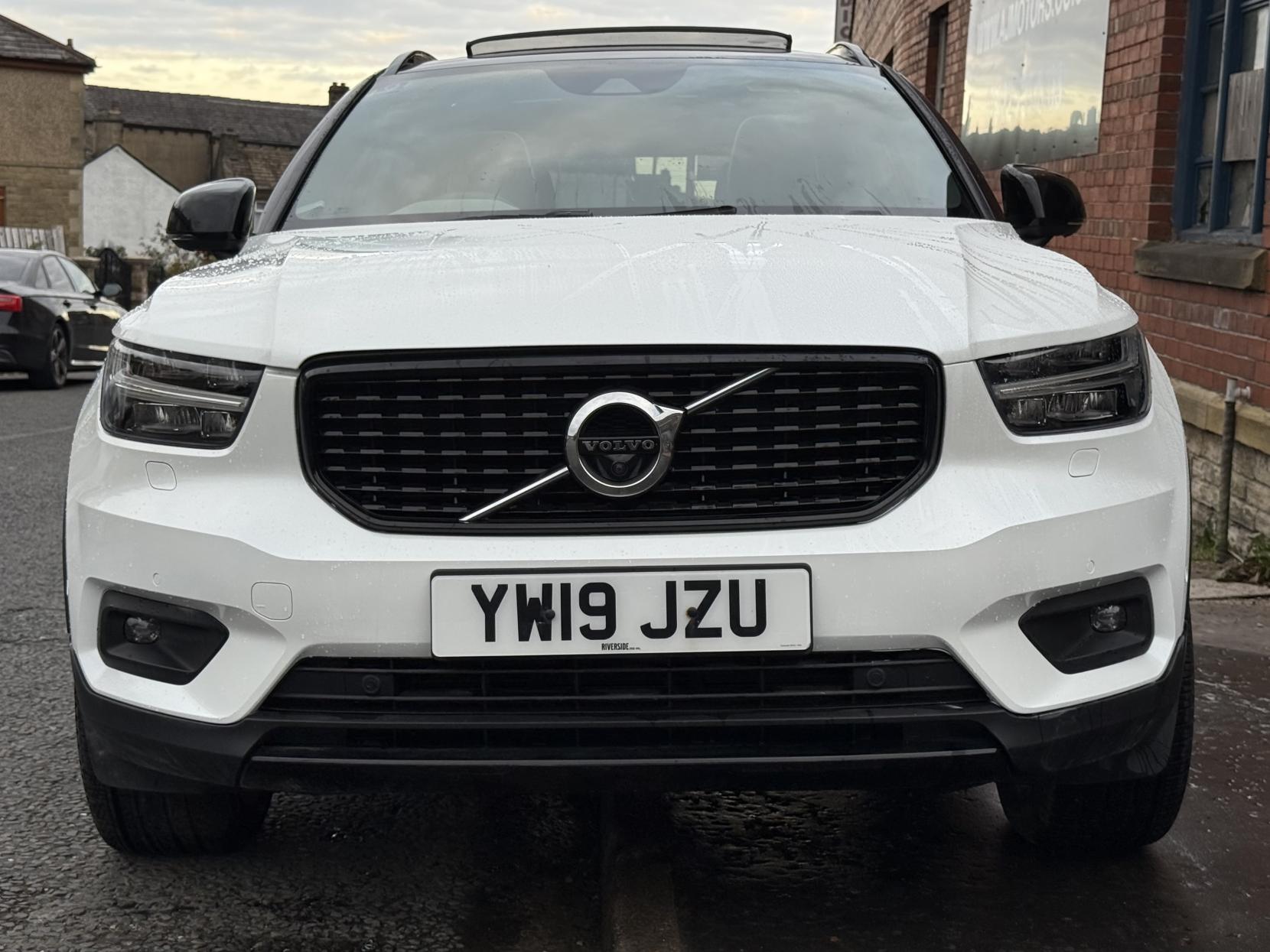 Volvo XC40 2.0 T5 R-Design Pro SUV 5dr Petrol Auto AWD Euro 6 (s/s) (247 ps)