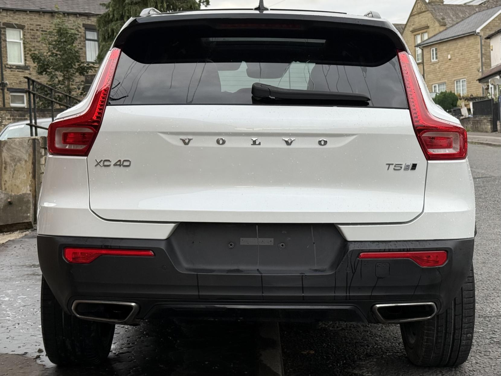 Volvo XC40 2.0 T5 R-Design Pro SUV 5dr Petrol Auto AWD Euro 6 (s/s) (247 ps)