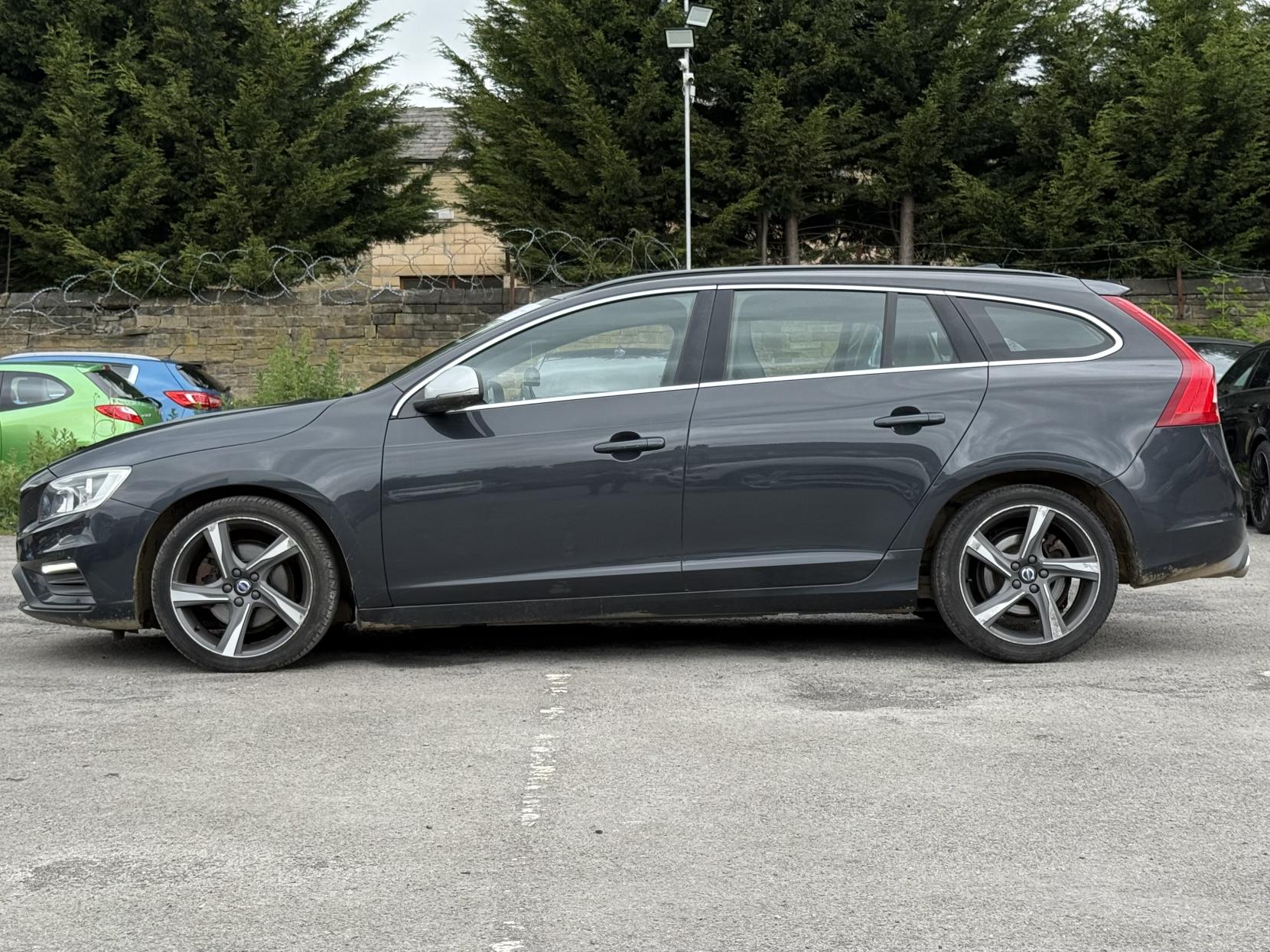 Volvo V60 2.0 D4 R-Design Estate 5dr Diesel Manual Euro 6 (s/s) (181 ps)