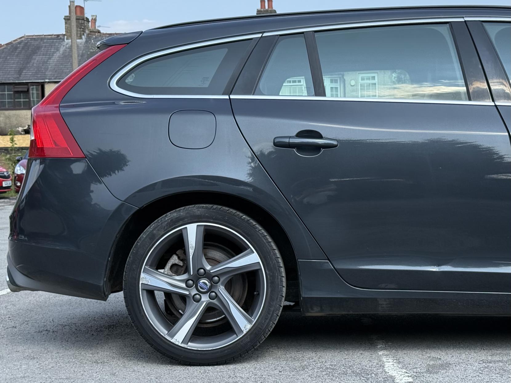 Volvo V60 2.0 D4 R-Design Estate 5dr Diesel Manual Euro 6 (s/s) (181 ps)