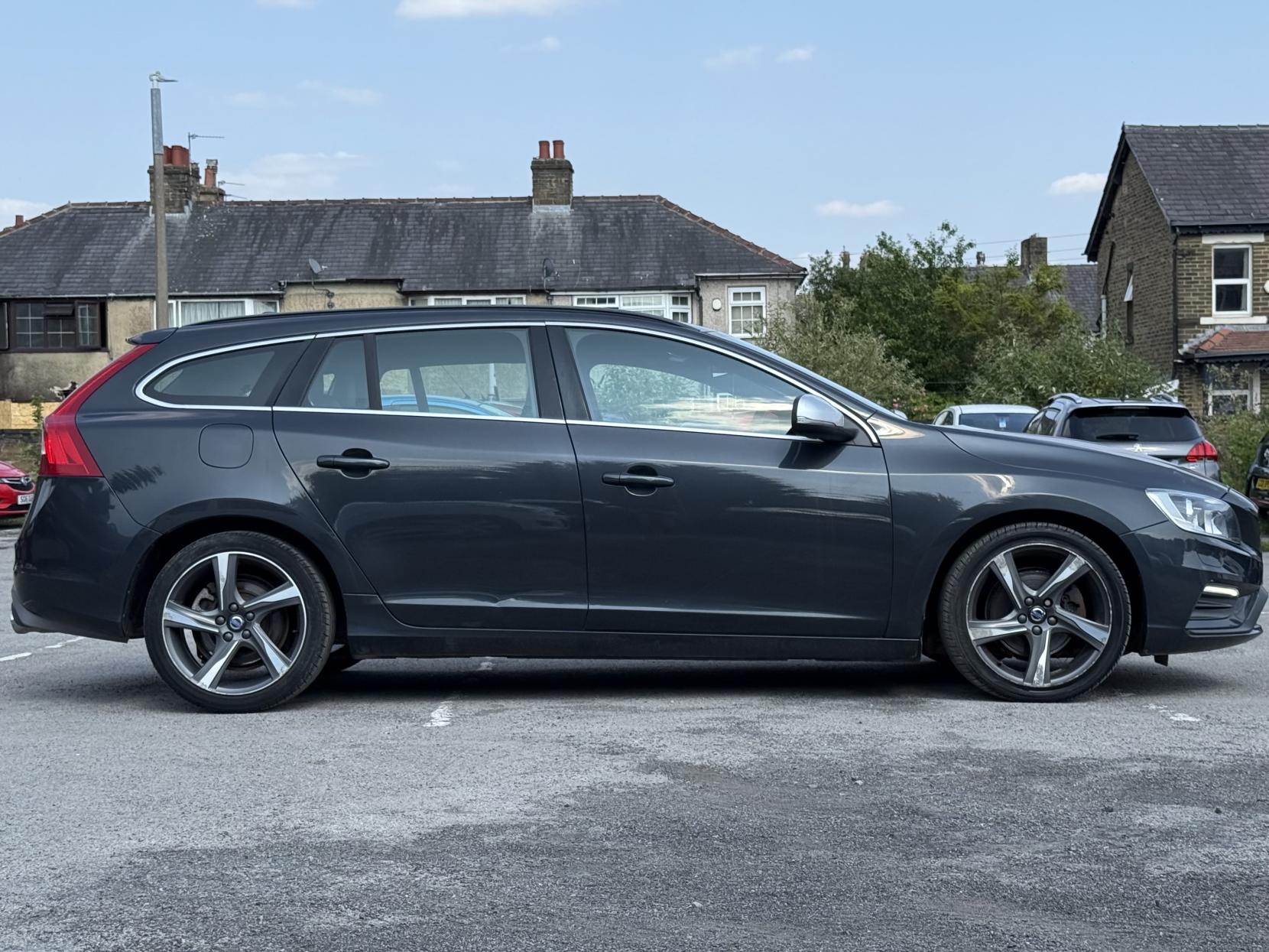 Volvo V60 2.0 D4 R-Design Estate 5dr Diesel Manual Euro 6 (s/s) (181 ps)
