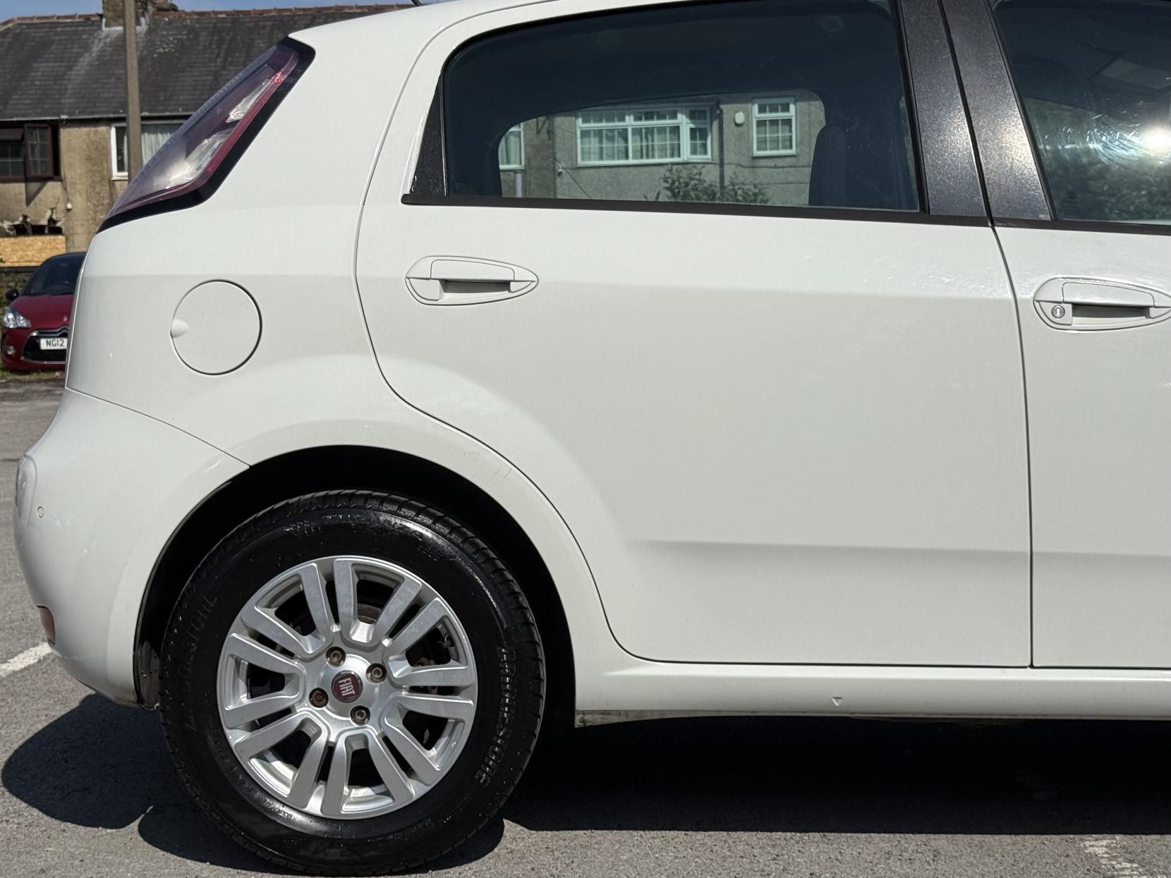 Fiat Punto 1.4 Easy Hatchback 5dr Petrol Euro 6 (s/s) (77 bhp)