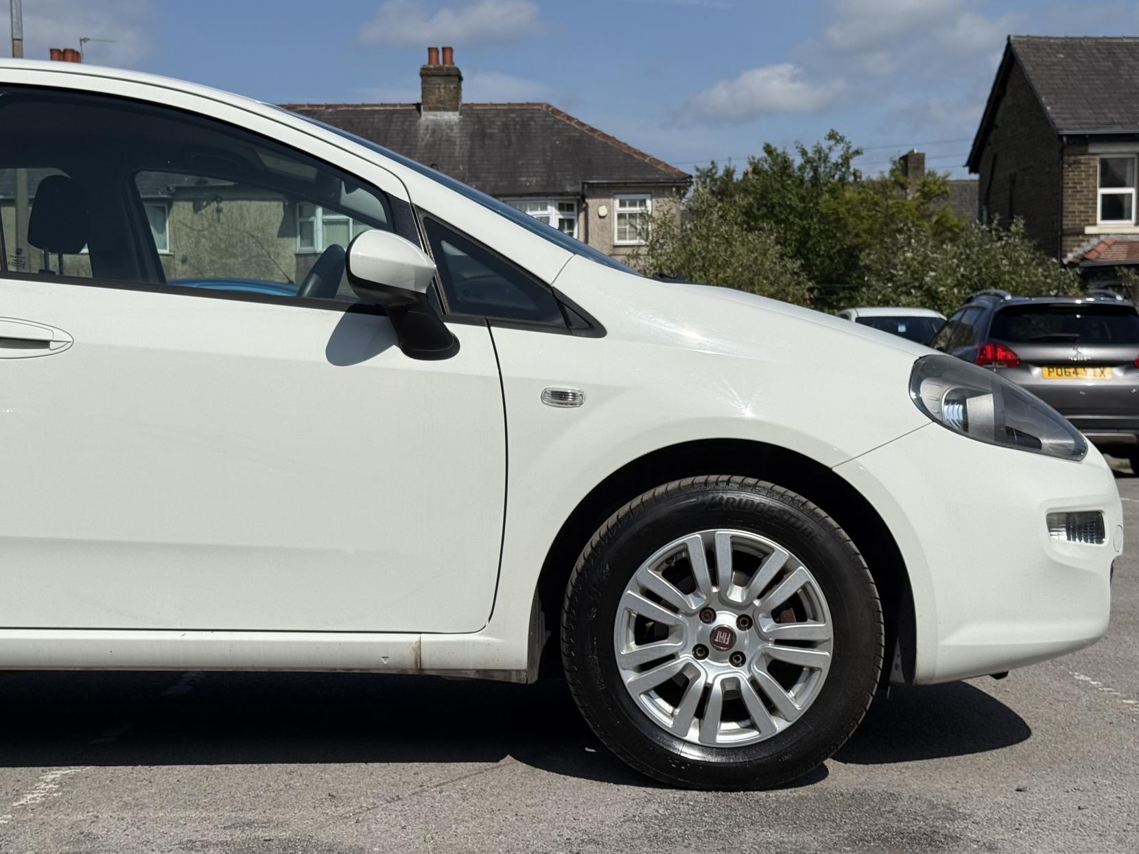 Fiat Punto 1.4 Easy Hatchback 5dr Petrol Euro 6 (s/s) (77 bhp)
