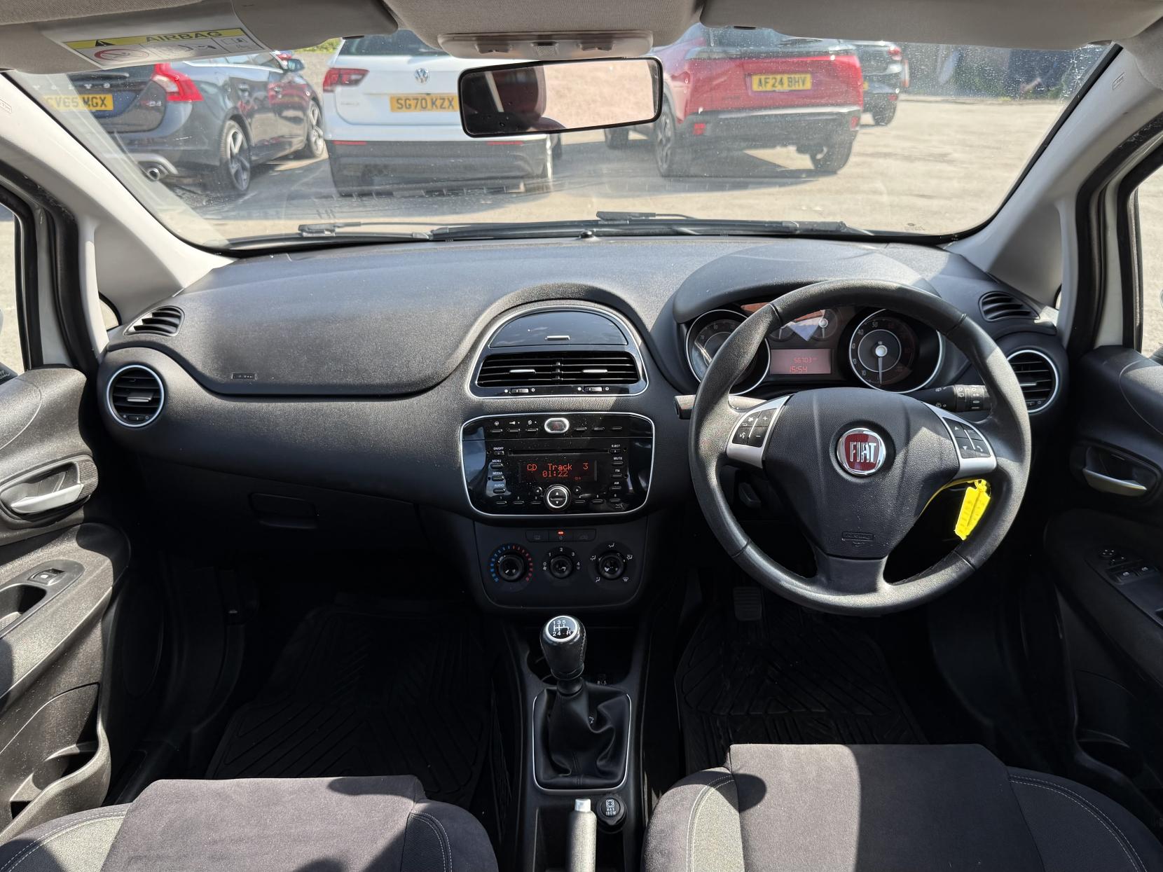 Fiat Punto 1.4 Easy Hatchback 5dr Petrol Euro 6 (s/s) (77 bhp)