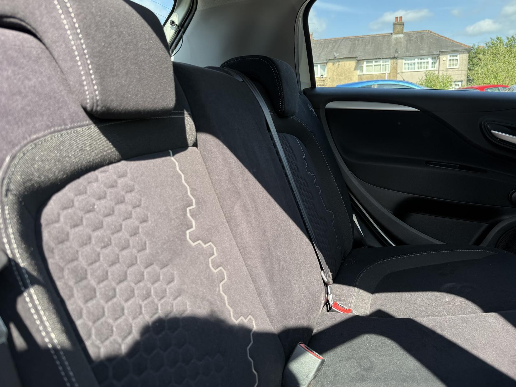 Fiat Punto 1.4 Easy Hatchback 5dr Petrol Euro 6 (s/s) (77 bhp)