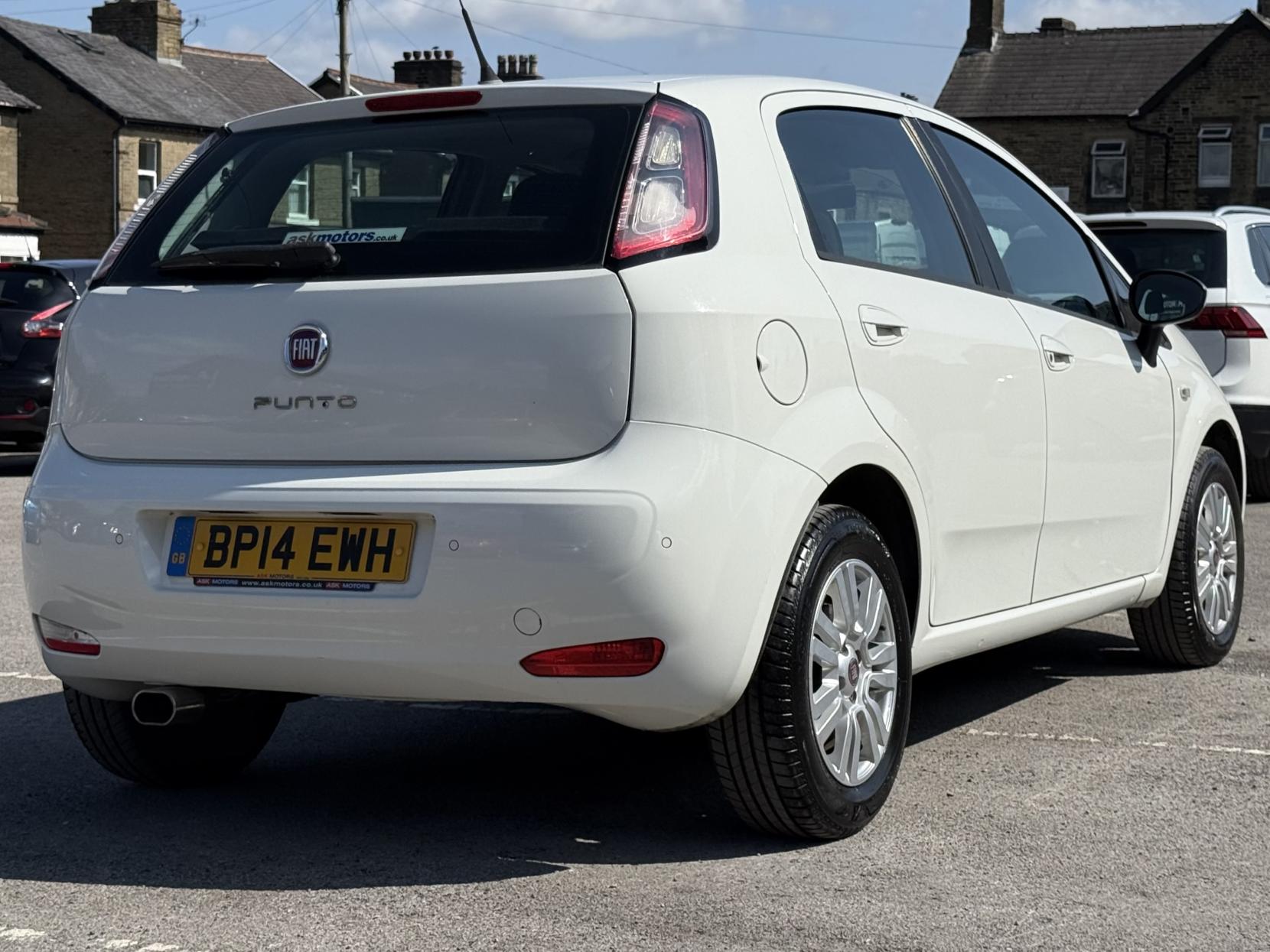 Fiat Punto 1.4 Easy Hatchback 5dr Petrol Euro 6 (s/s) (77 bhp)