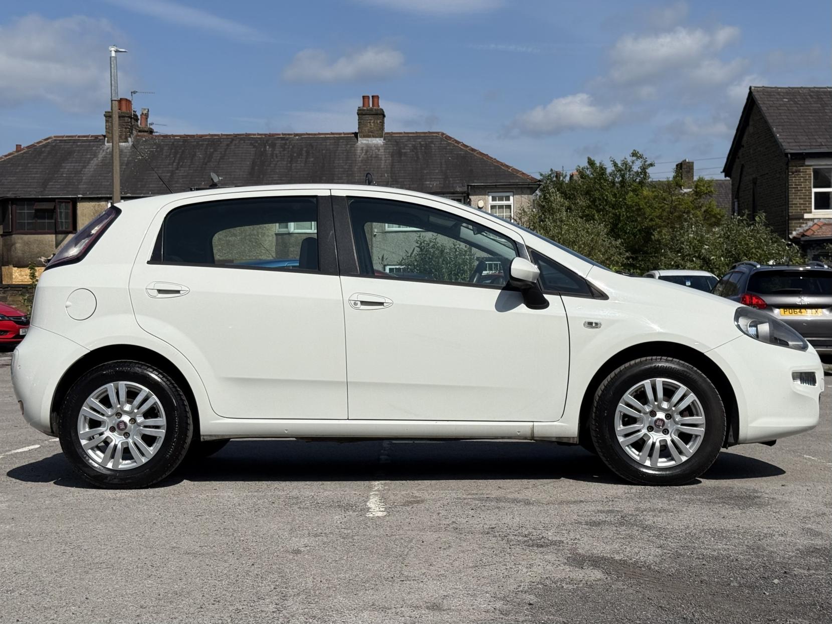 Fiat Punto 1.4 Easy Hatchback 5dr Petrol Euro 6 (s/s) (77 bhp)