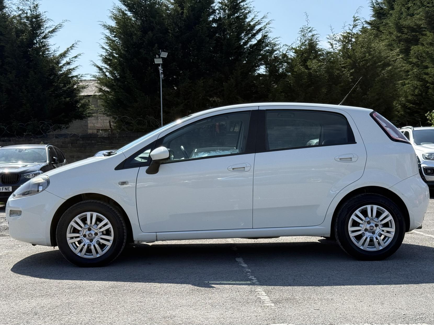 Fiat Punto 1.4 Easy Hatchback 5dr Petrol Euro 6 (s/s) (77 bhp)