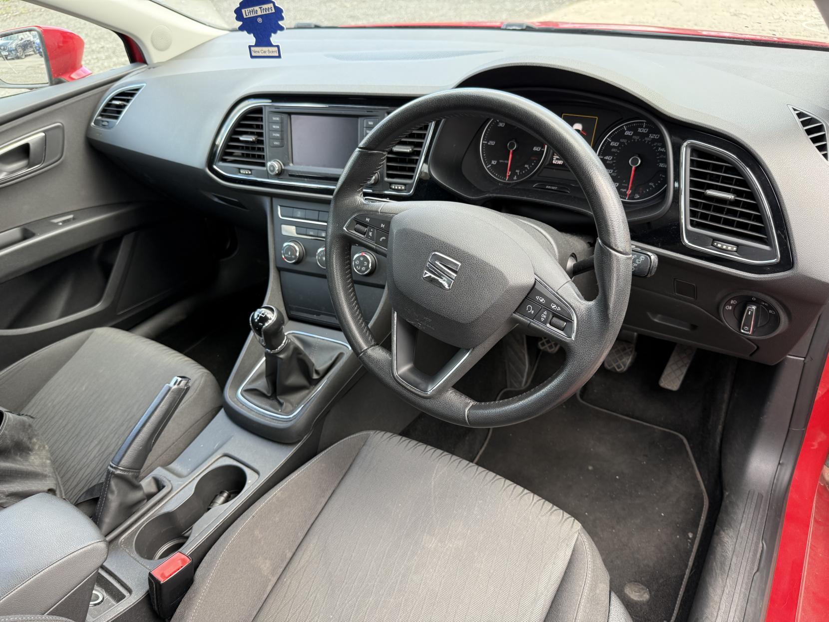 SEAT Leon 1.6 TDI CR SE Hatchback 5dr Diesel Manual Euro 5 (s/s) (105 ps)