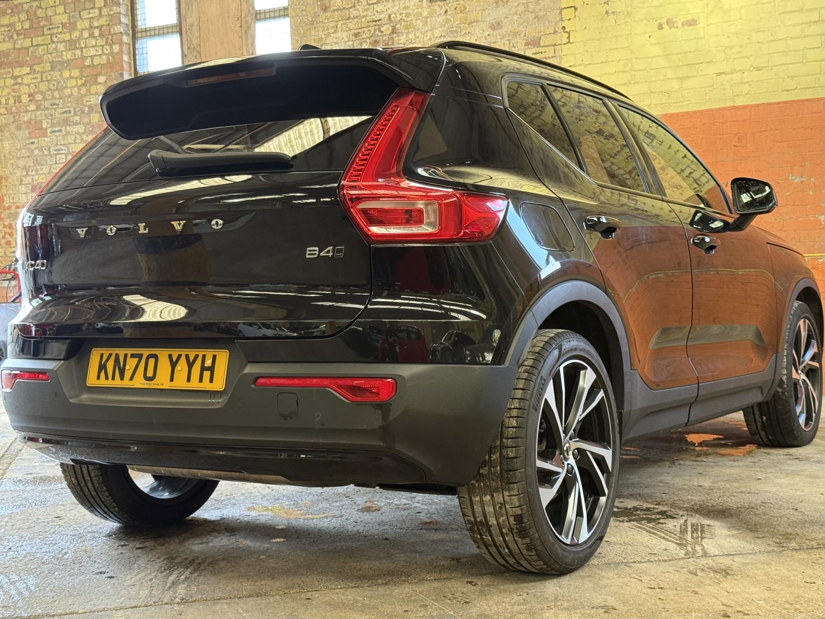 Volvo XC40 2.0 B4 MHEV R-Design Pro SUV 5dr Petrol Hybrid Auto AWD Euro 6 (s/s) (197 ps)