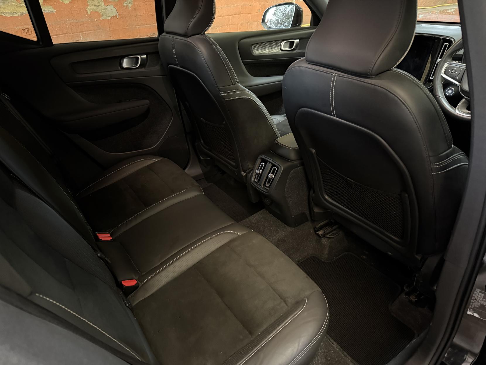 Volvo XC40 2.0 B4 MHEV R-Design Pro SUV 5dr Petrol Hybrid Auto AWD Euro 6 (s/s) (197 ps)