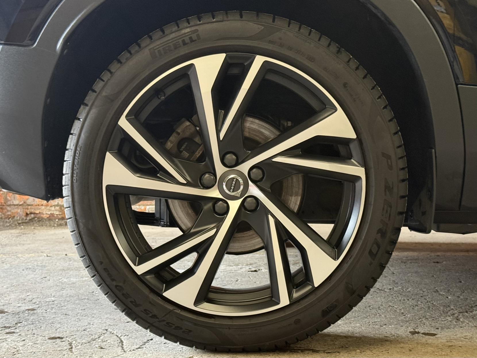 Volvo XC40 2.0 B4 MHEV R-Design Pro SUV 5dr Petrol Hybrid Auto AWD Euro 6 (s/s) (197 ps)
