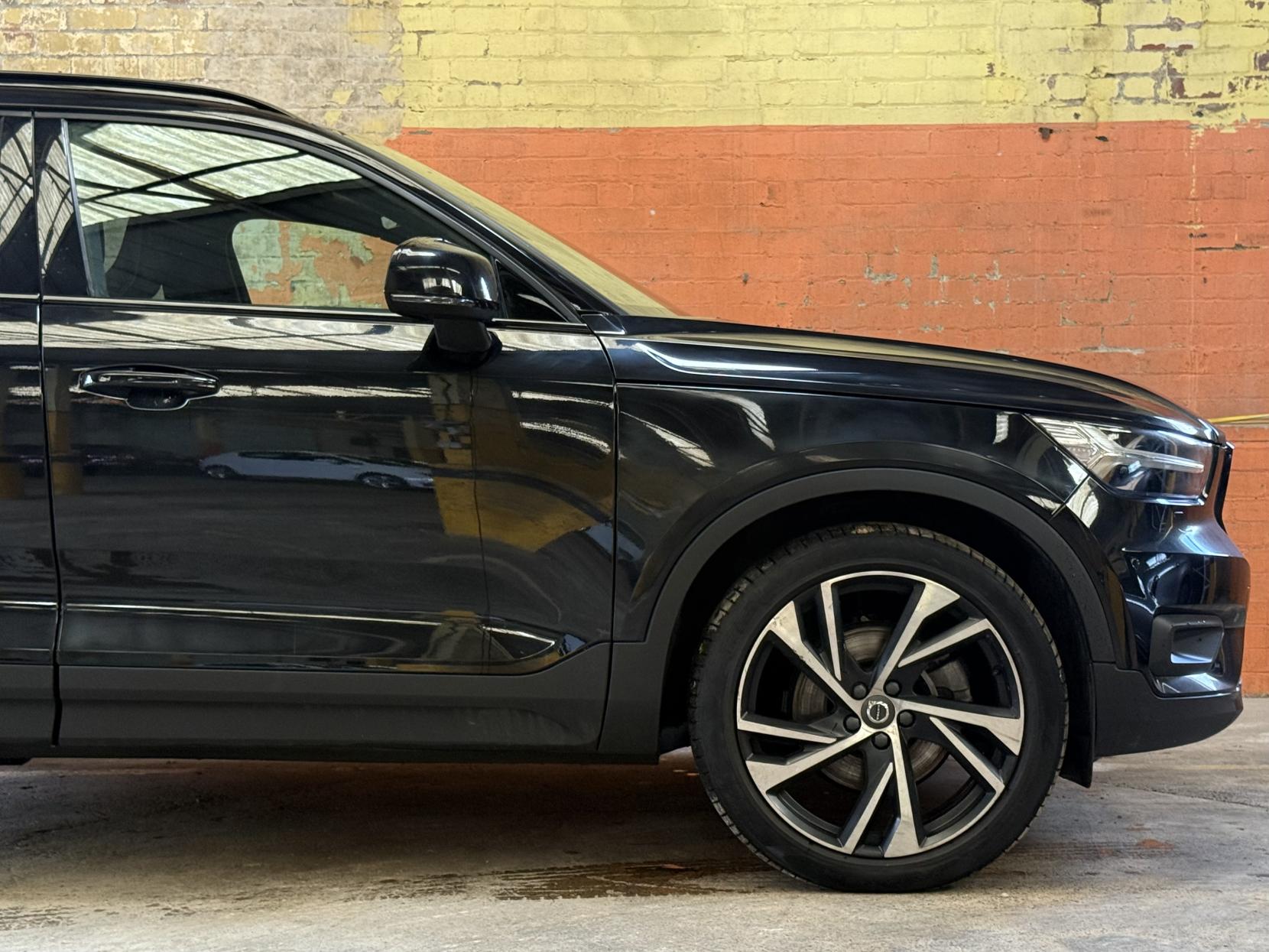 Volvo XC40 2.0 B4 MHEV R-Design Pro SUV 5dr Petrol Hybrid Auto AWD Euro 6 (s/s) (197 ps)