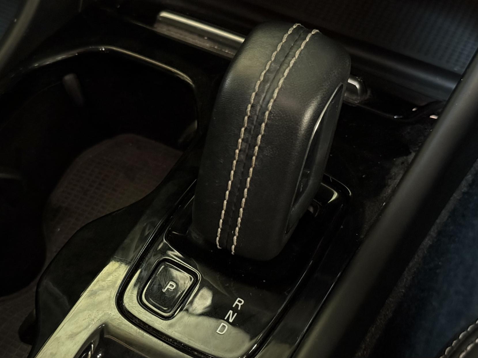 Volvo XC40 2.0 B4 MHEV R-Design Pro SUV 5dr Petrol Hybrid Auto AWD Euro 6 (s/s) (197 ps)