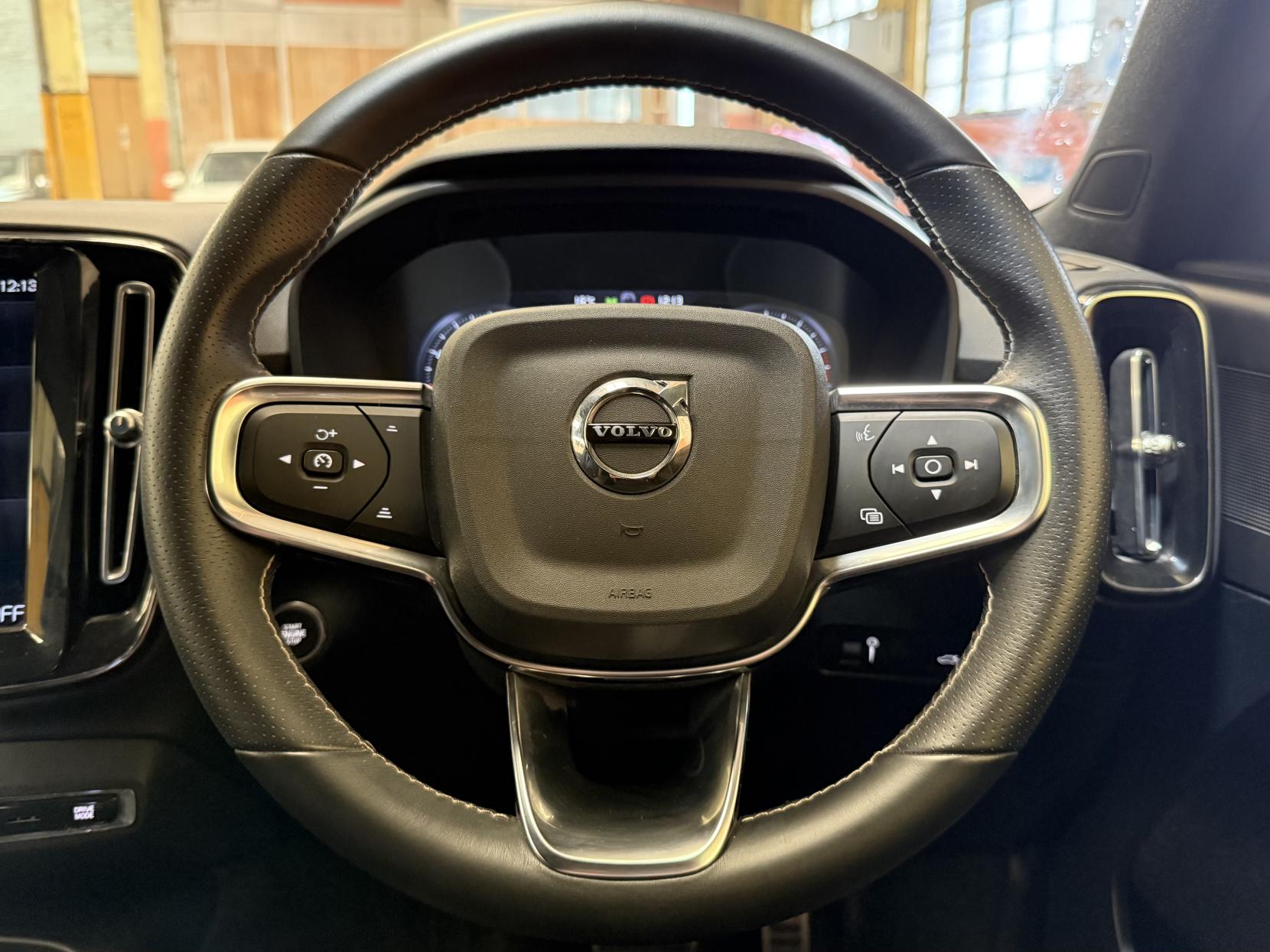 Volvo XC40 2.0 B4 MHEV R-Design Pro SUV 5dr Petrol Hybrid Auto AWD Euro 6 (s/s) (197 ps)