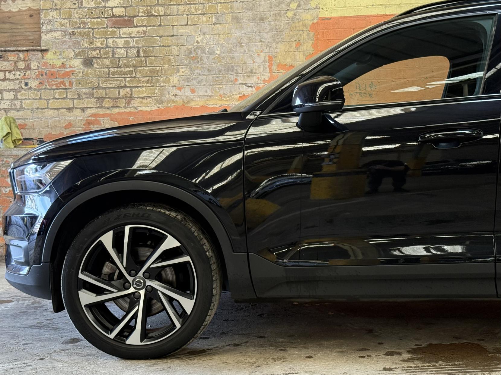 Volvo XC40 2.0 B4 MHEV R-Design Pro SUV 5dr Petrol Hybrid Auto AWD Euro 6 (s/s) (197 ps)