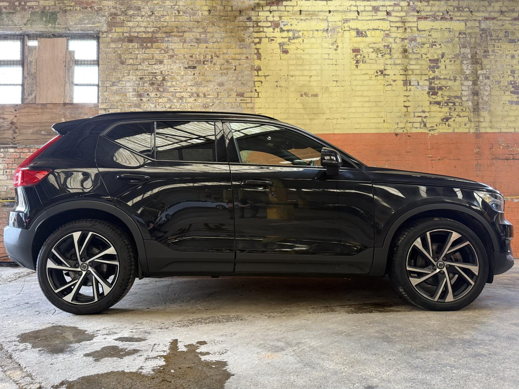 Volvo XC40 2.0 B4 MHEV R-Design Pro SUV 5dr Petrol Hybrid Auto AWD Euro 6 (s/s) (197 ps)