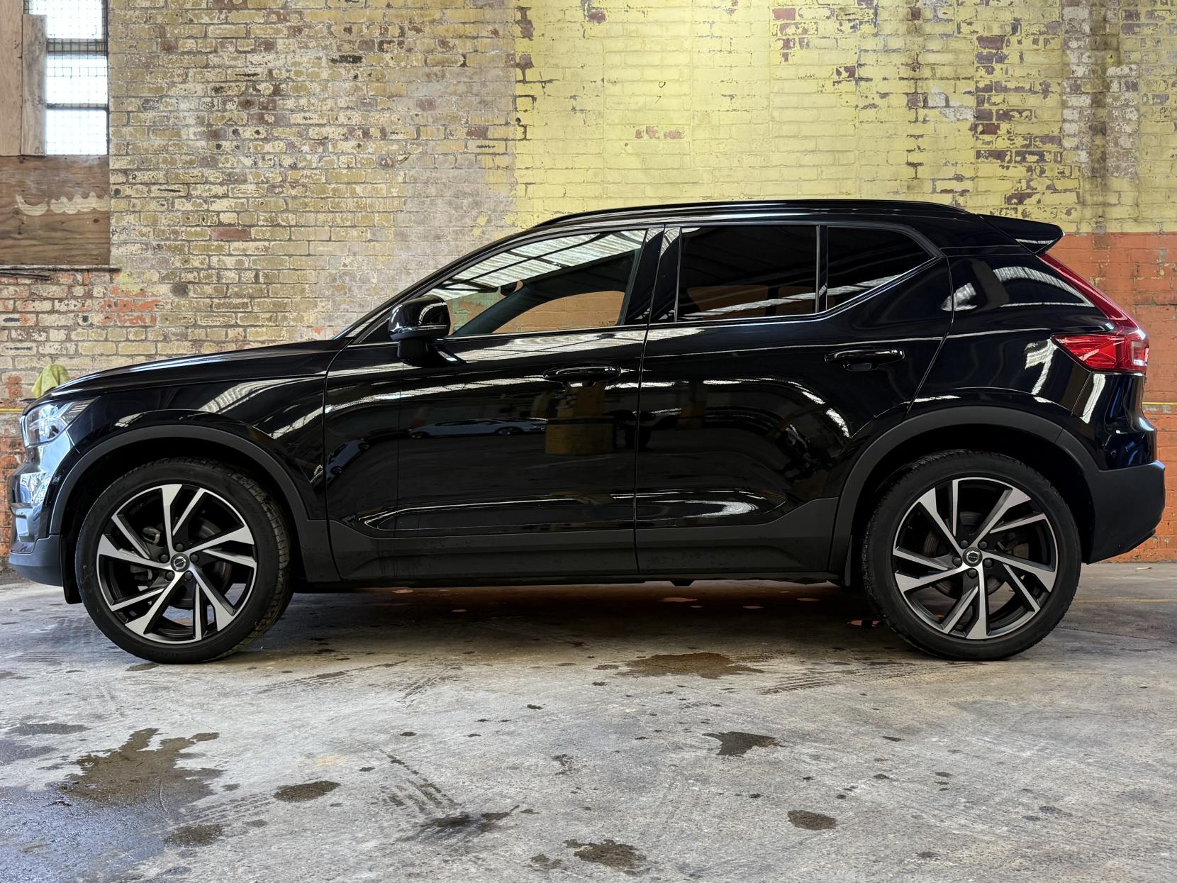 Volvo XC40 2.0 B4 MHEV R-Design Pro SUV 5dr Petrol Hybrid Auto AWD Euro 6 (s/s) (197 ps)