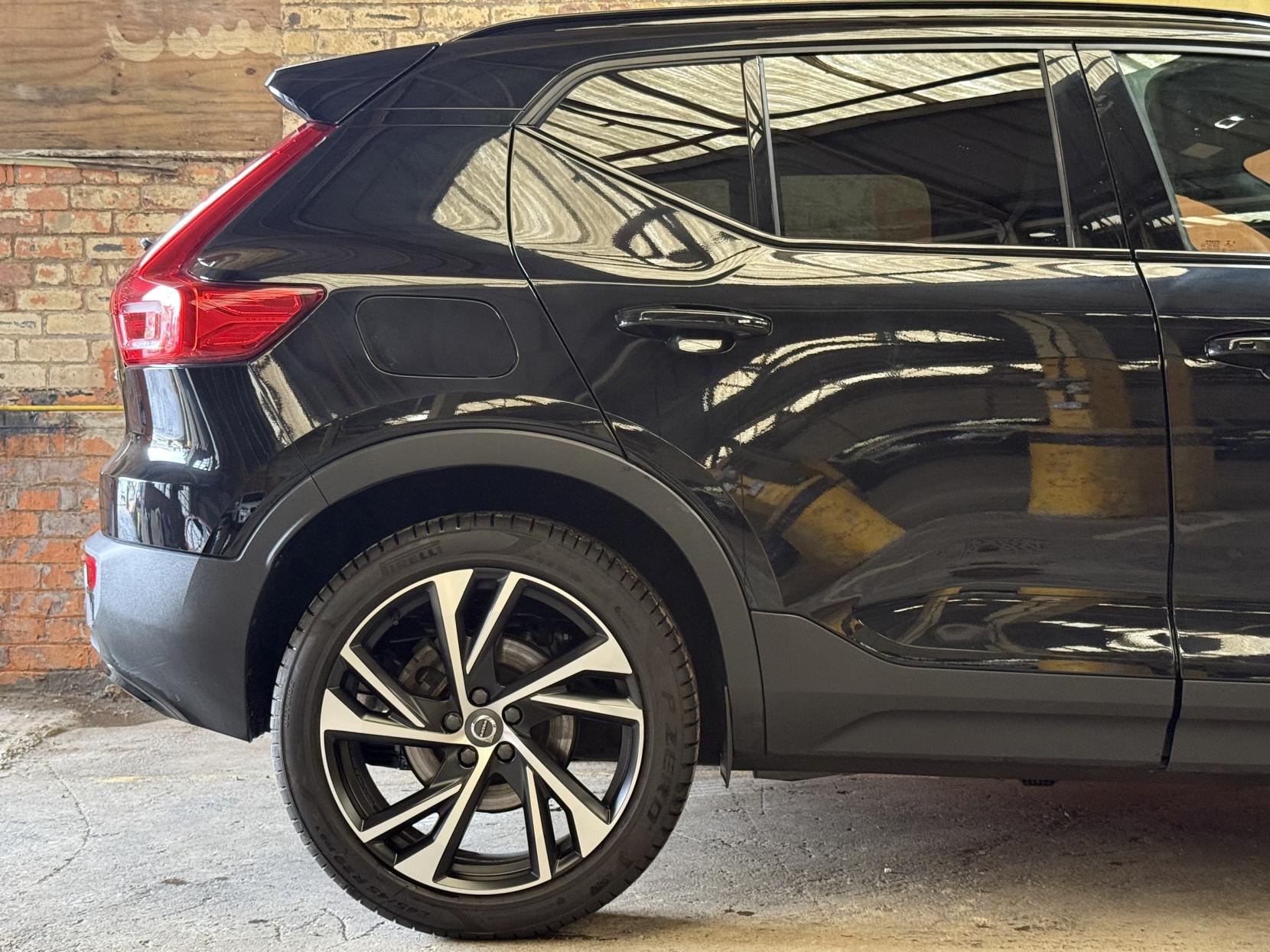 Volvo XC40 2.0 B4 MHEV R-Design Pro SUV 5dr Petrol Hybrid Auto AWD Euro 6 (s/s) (197 ps)