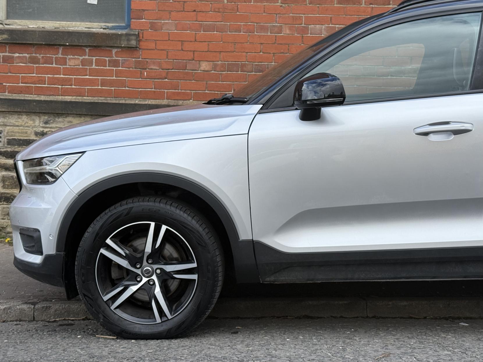Volvo XC40 2.0 T5 R-Design SUV 5dr Petrol Auto AWD Euro 6 (s/s) (247 ps)