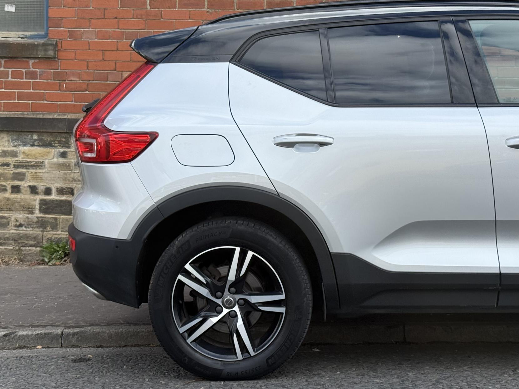Volvo XC40 2.0 T5 R-Design SUV 5dr Petrol Auto AWD Euro 6 (s/s) (247 ps)