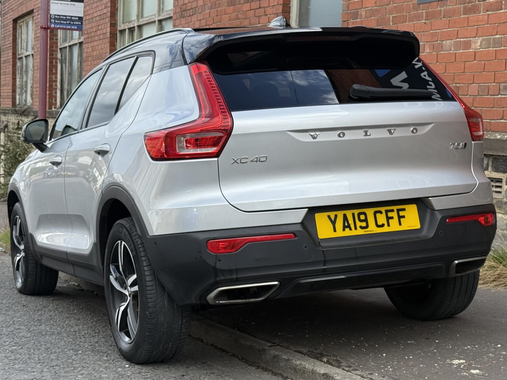 Volvo XC40 2.0 T5 R-Design SUV 5dr Petrol Auto AWD Euro 6 (s/s) (247 ps)