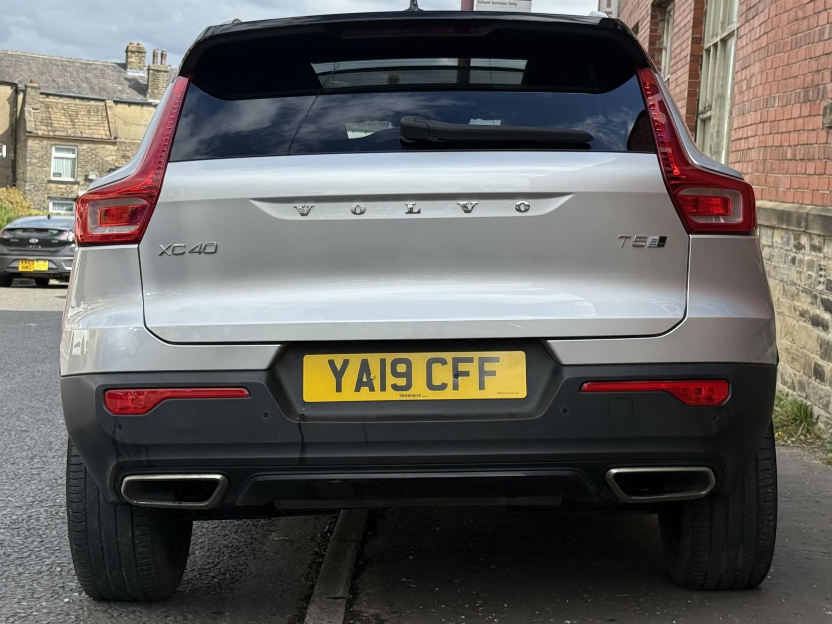 Volvo XC40 2.0 T5 R-Design SUV 5dr Petrol Auto AWD Euro 6 (s/s) (247 ps)