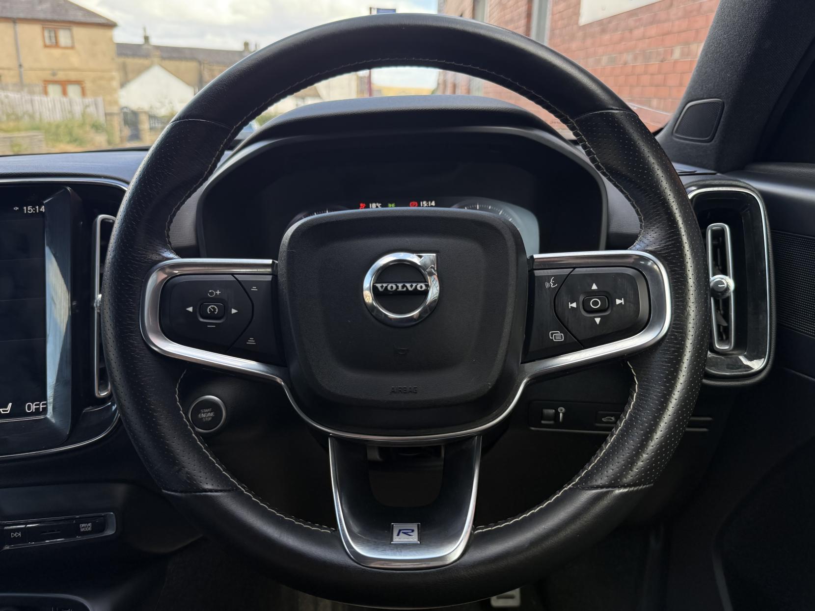 Volvo XC40 2.0 T5 R-Design SUV 5dr Petrol Auto AWD Euro 6 (s/s) (247 ps)