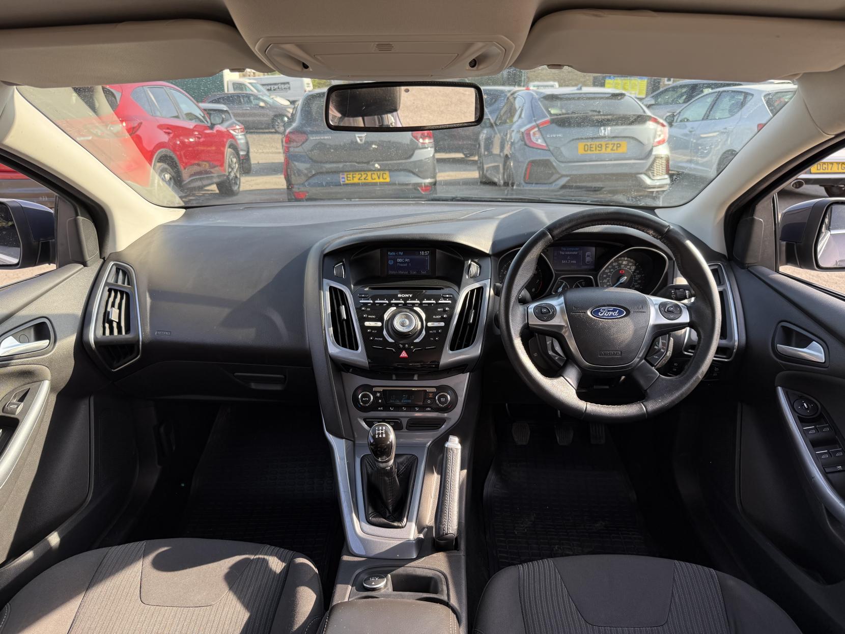 Ford Focus 1.6 Titanium Hatchback 5dr Petrol Manual Euro 5 (125 ps)