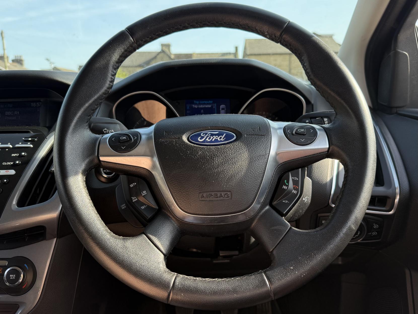 Ford Focus 1.6 Titanium Hatchback 5dr Petrol Manual Euro 5 (125 ps)