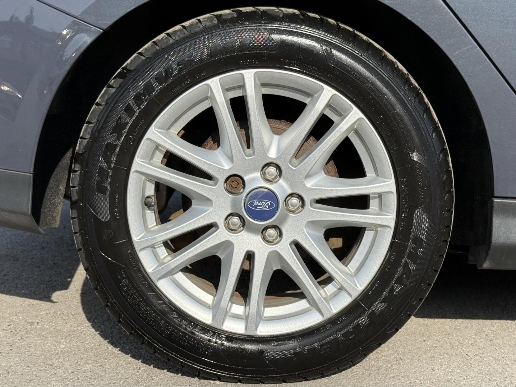 Ford Focus 1.6 Titanium Hatchback 5dr Petrol Manual Euro 5 (125 ps)