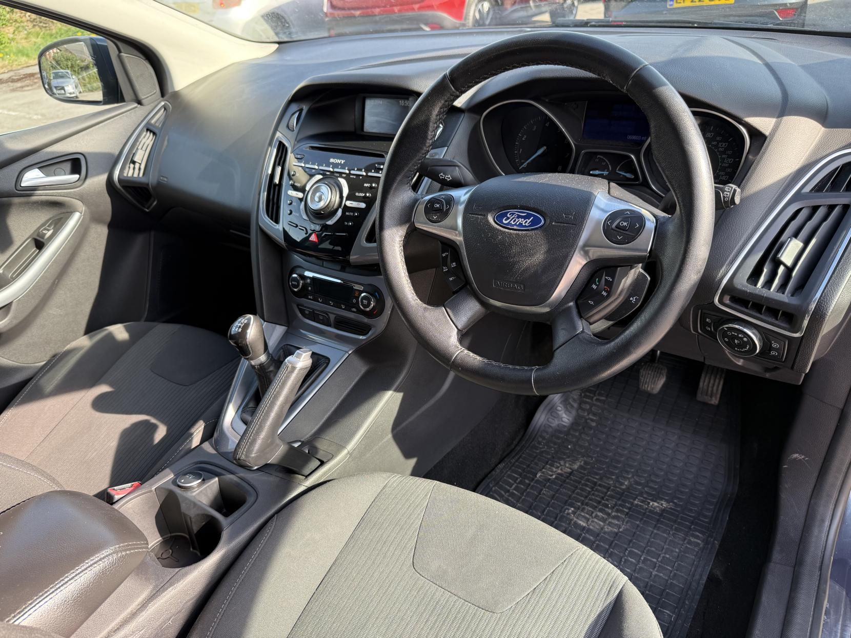 Ford Focus 1.6 Titanium Hatchback 5dr Petrol Manual Euro 5 (125 ps)