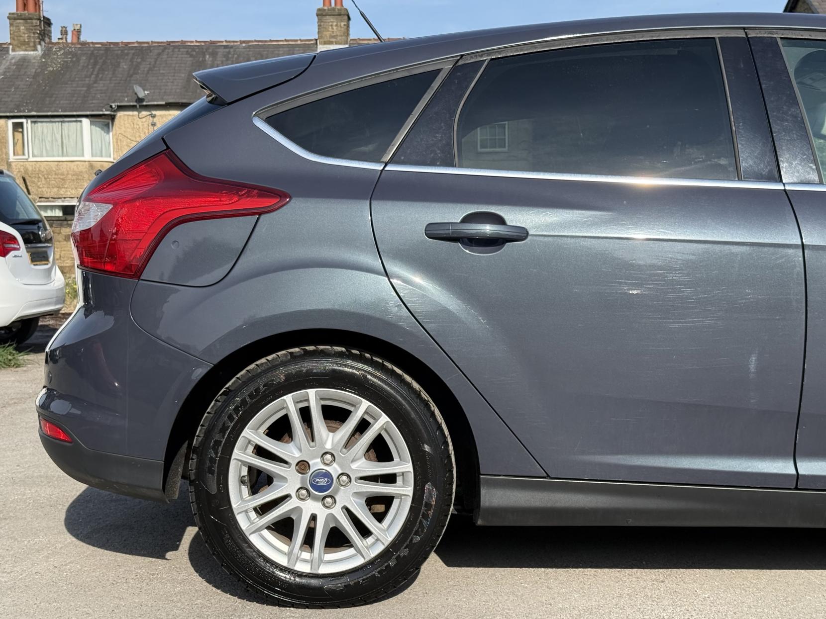 Ford Focus 1.6 Titanium Hatchback 5dr Petrol Manual Euro 5 (125 ps)