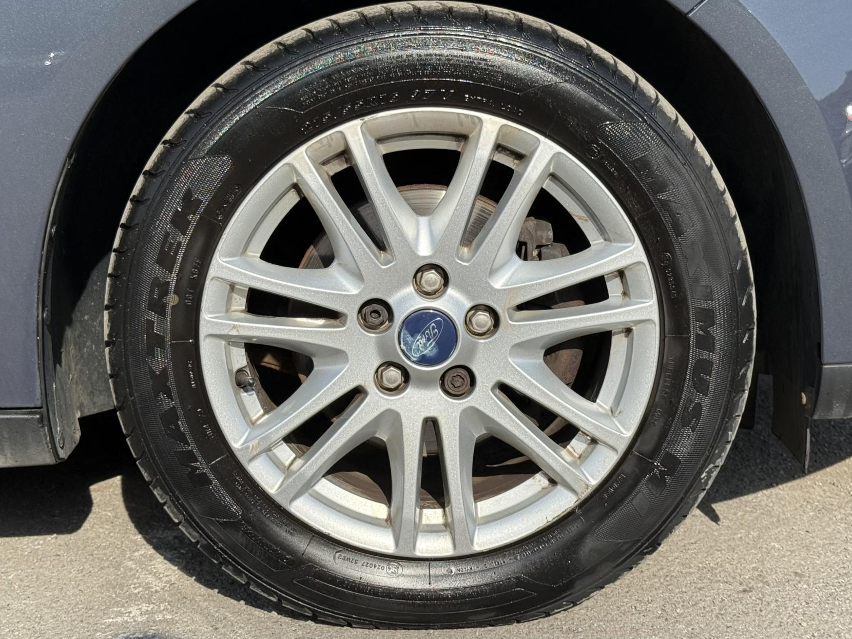 Ford Focus 1.6 Titanium Hatchback 5dr Petrol Manual Euro 5 (125 ps)