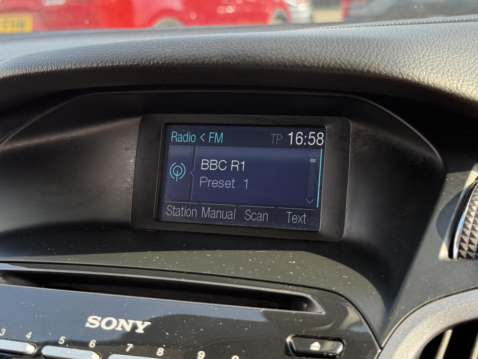 Ford Focus 1.6 Titanium Hatchback 5dr Petrol Manual Euro 5 (125 ps)