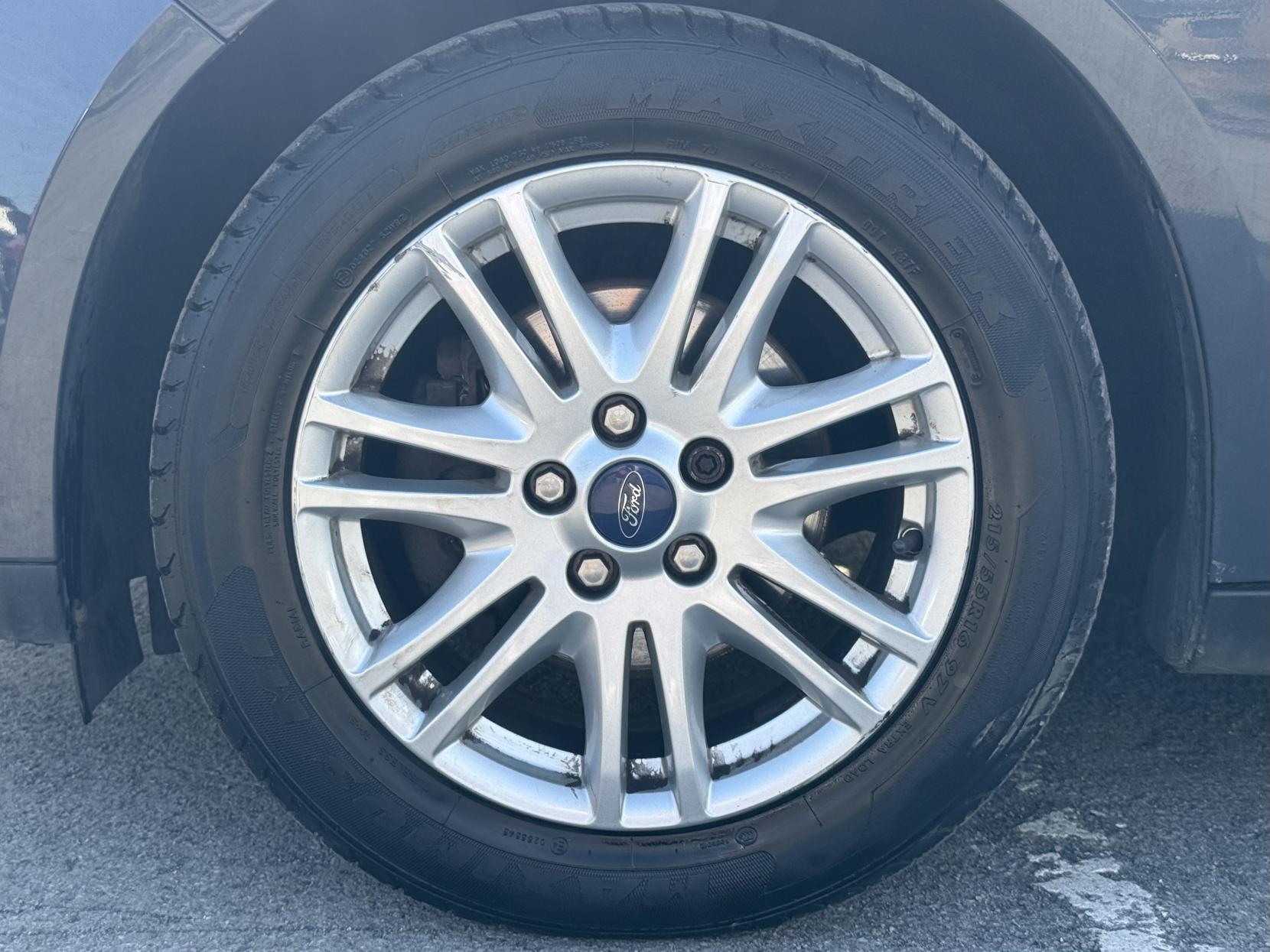 Ford Focus 1.6 Titanium Hatchback 5dr Petrol Manual Euro 5 (125 ps)