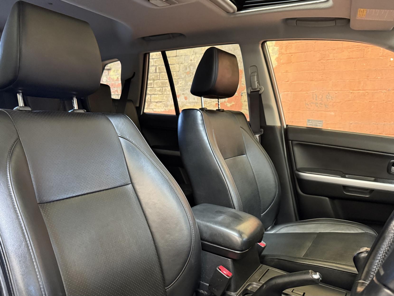 Suzuki Grand Vitara 1.9 DDiS SZ5 SUV 5dr Diesel Manual 4WD Euro 5 (129 ps)