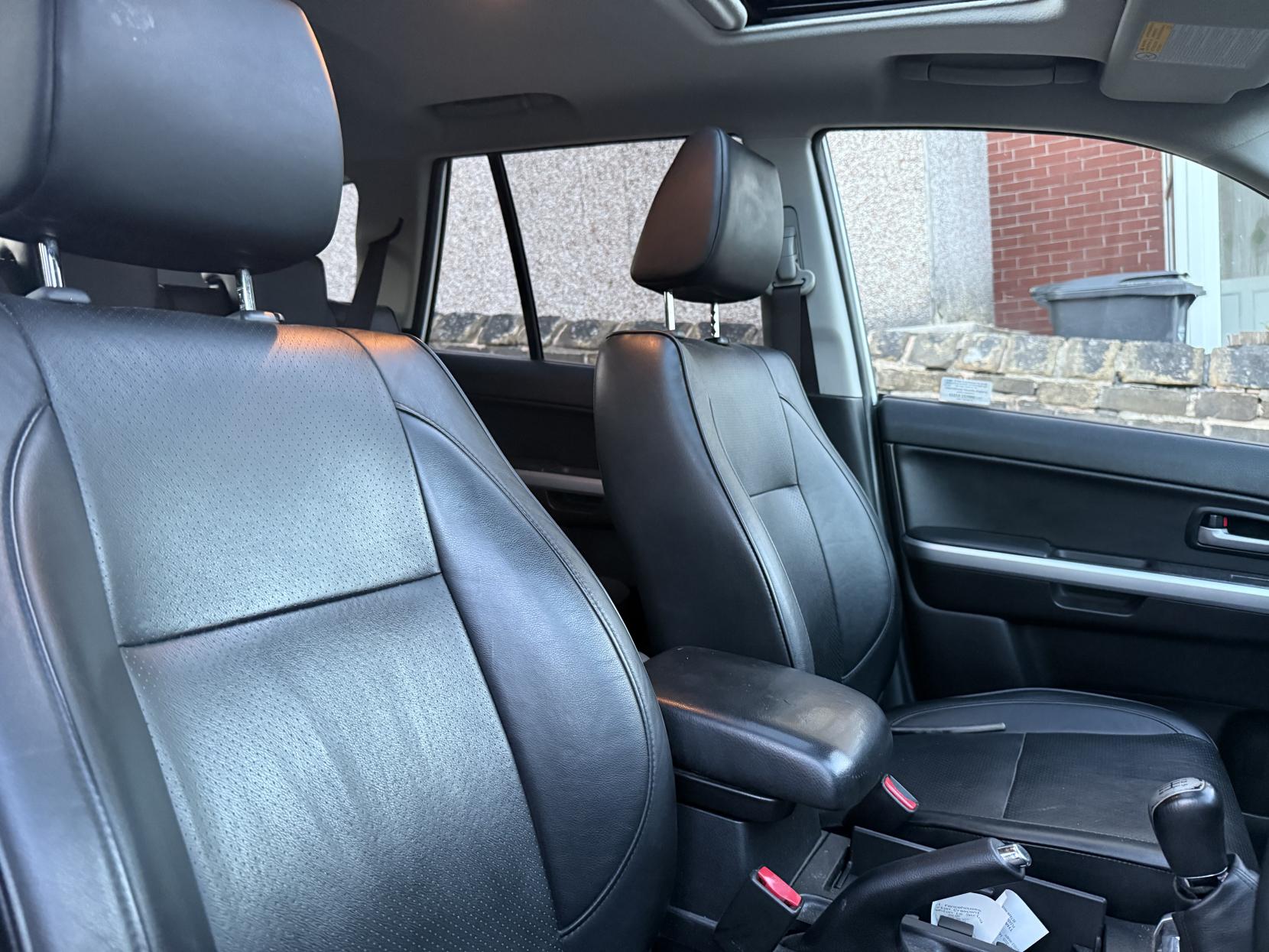 Suzuki Grand Vitara 1.9 DDiS SZ5 SUV 5dr Diesel Manual 4WD Euro 5 (129 ps)