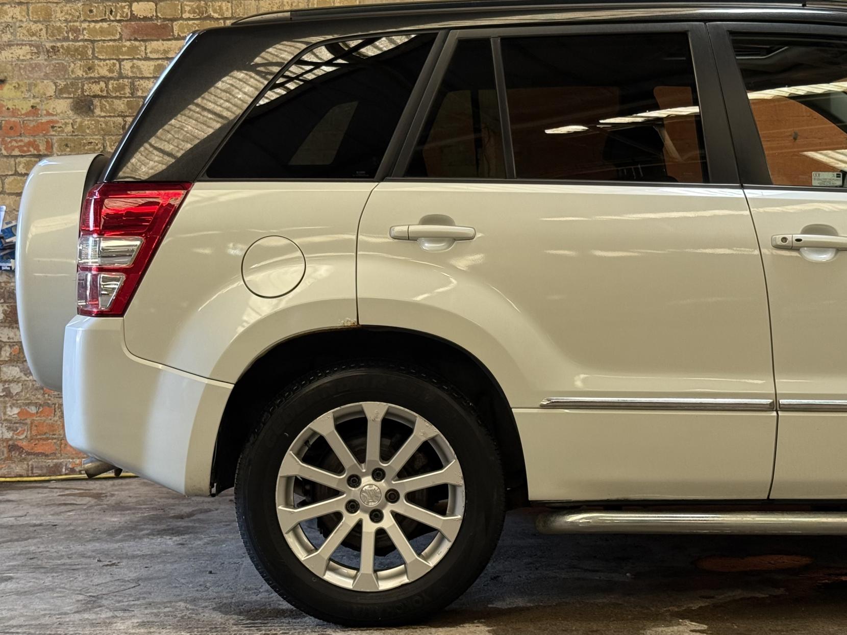 Suzuki Grand Vitara 1.9 DDiS SZ5 SUV 5dr Diesel Manual 4WD Euro 5 (129 ps)