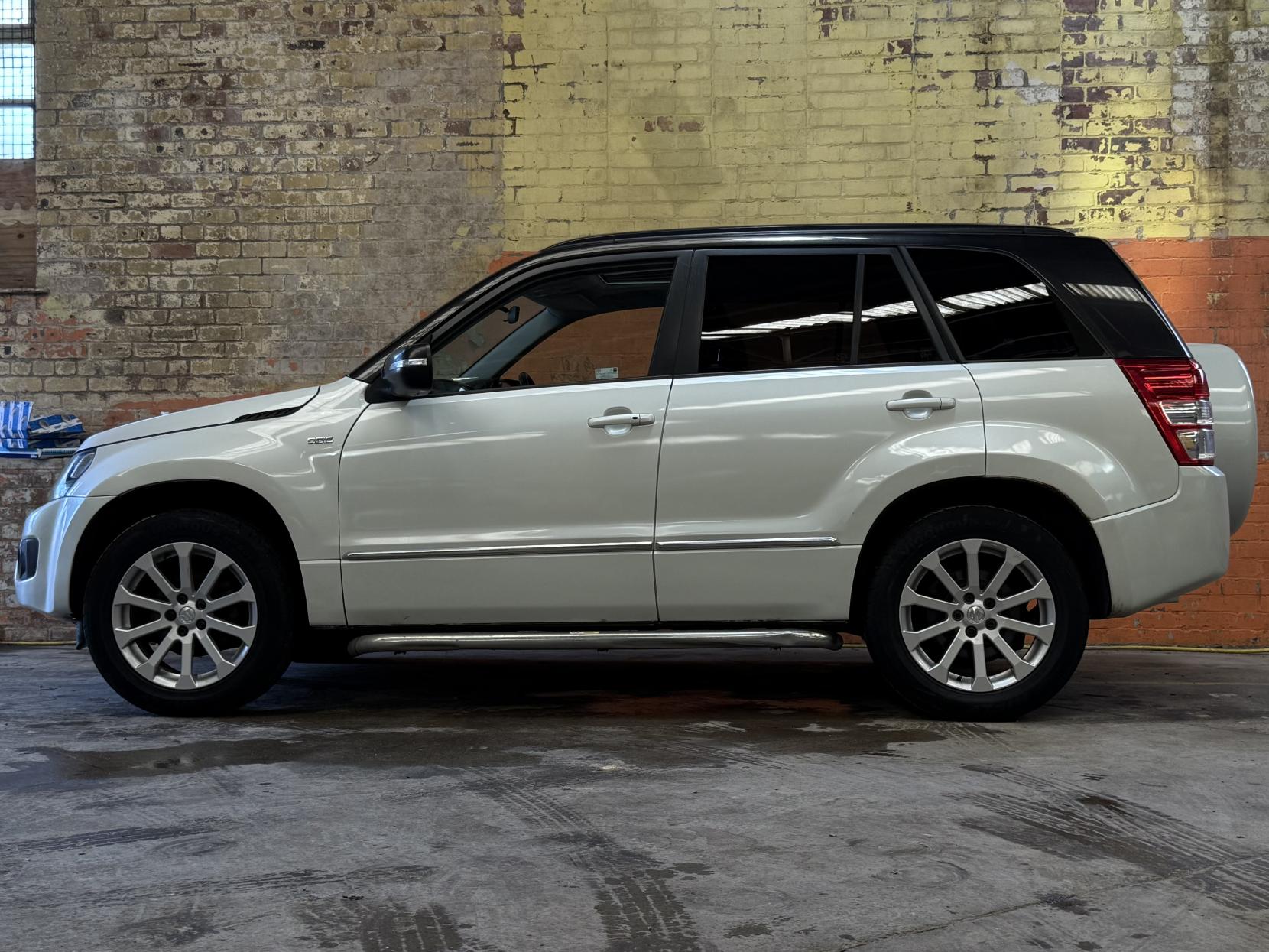 Suzuki Grand Vitara 1.9 DDiS SZ5 SUV 5dr Diesel Manual 4WD Euro 5 (129 ps)