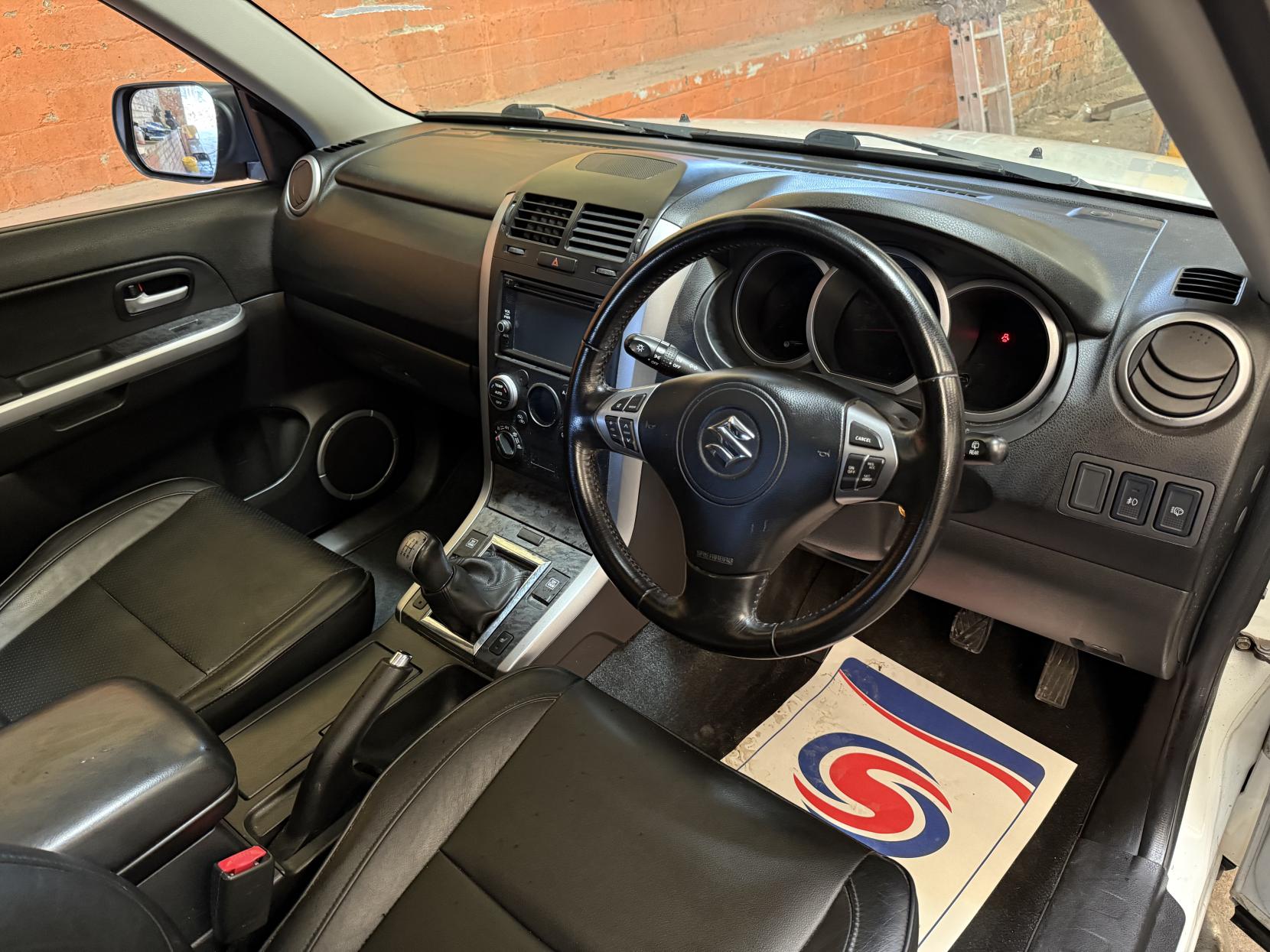 Suzuki Grand Vitara 1.9 DDiS SZ5 SUV 5dr Diesel Manual 4WD Euro 5 (129 ps)