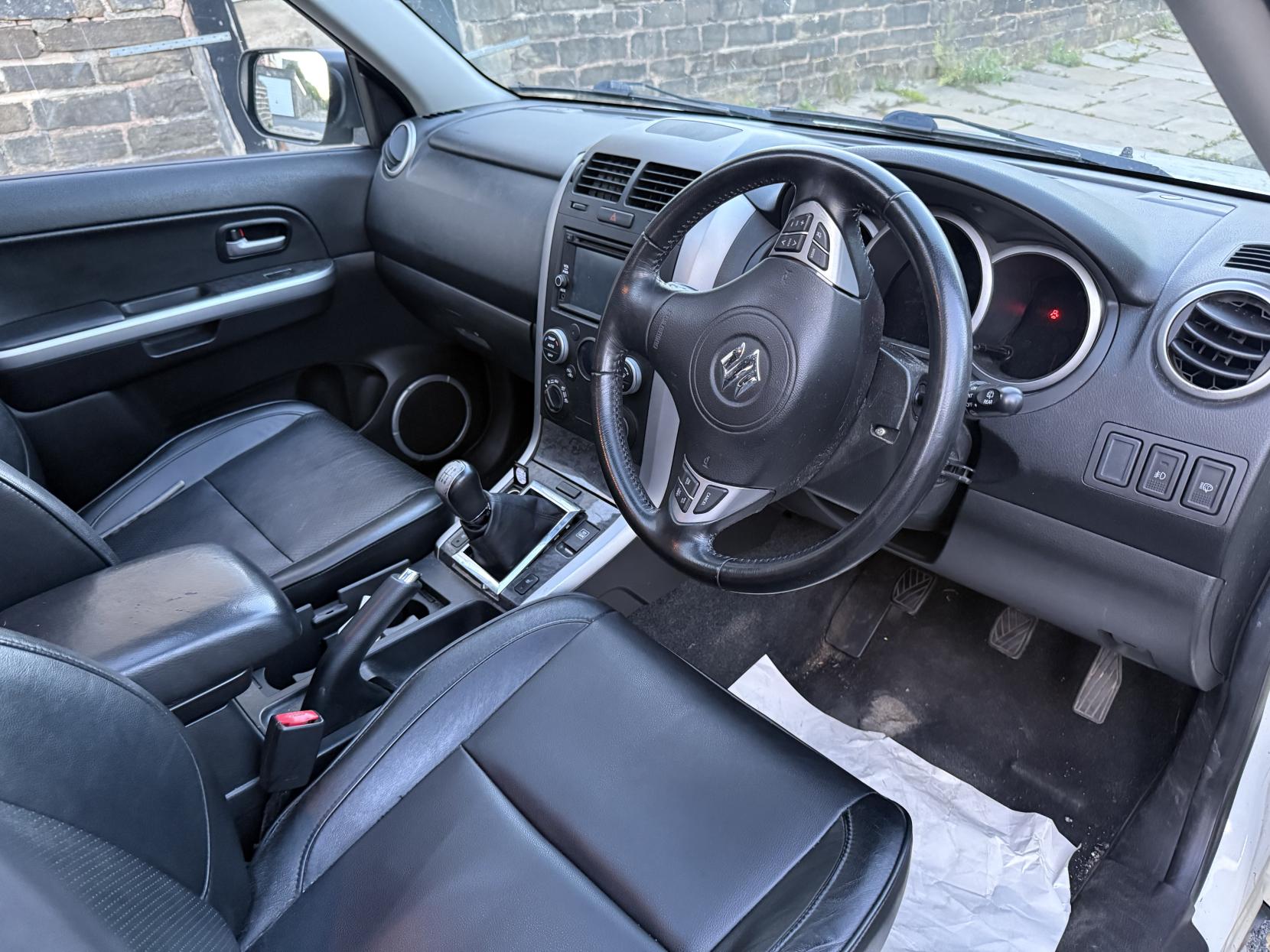 Suzuki Grand Vitara 1.9 DDiS SZ5 SUV 5dr Diesel Manual 4WD Euro 5 (129 ps)