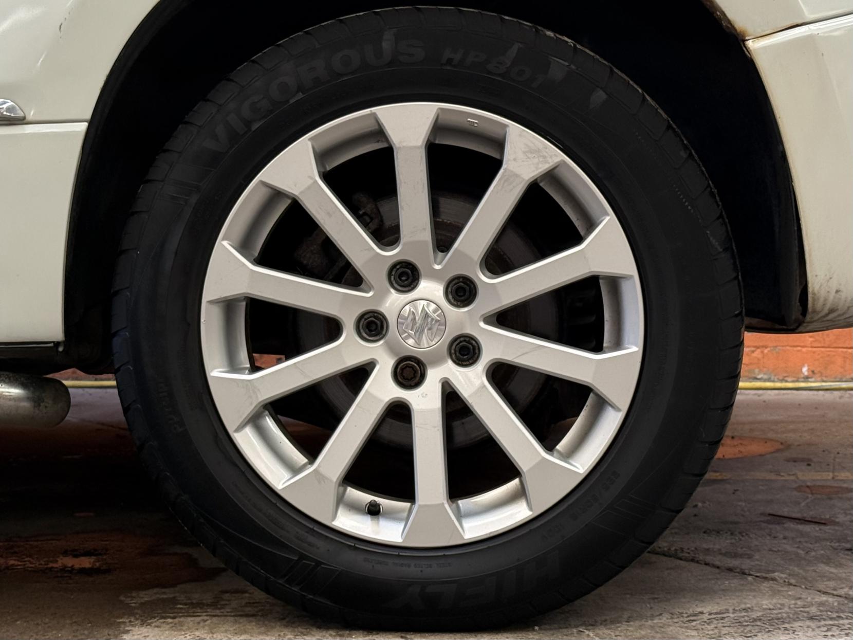 Suzuki Grand Vitara 1.9 DDiS SZ5 SUV 5dr Diesel Manual 4WD Euro 5 (129 ps)