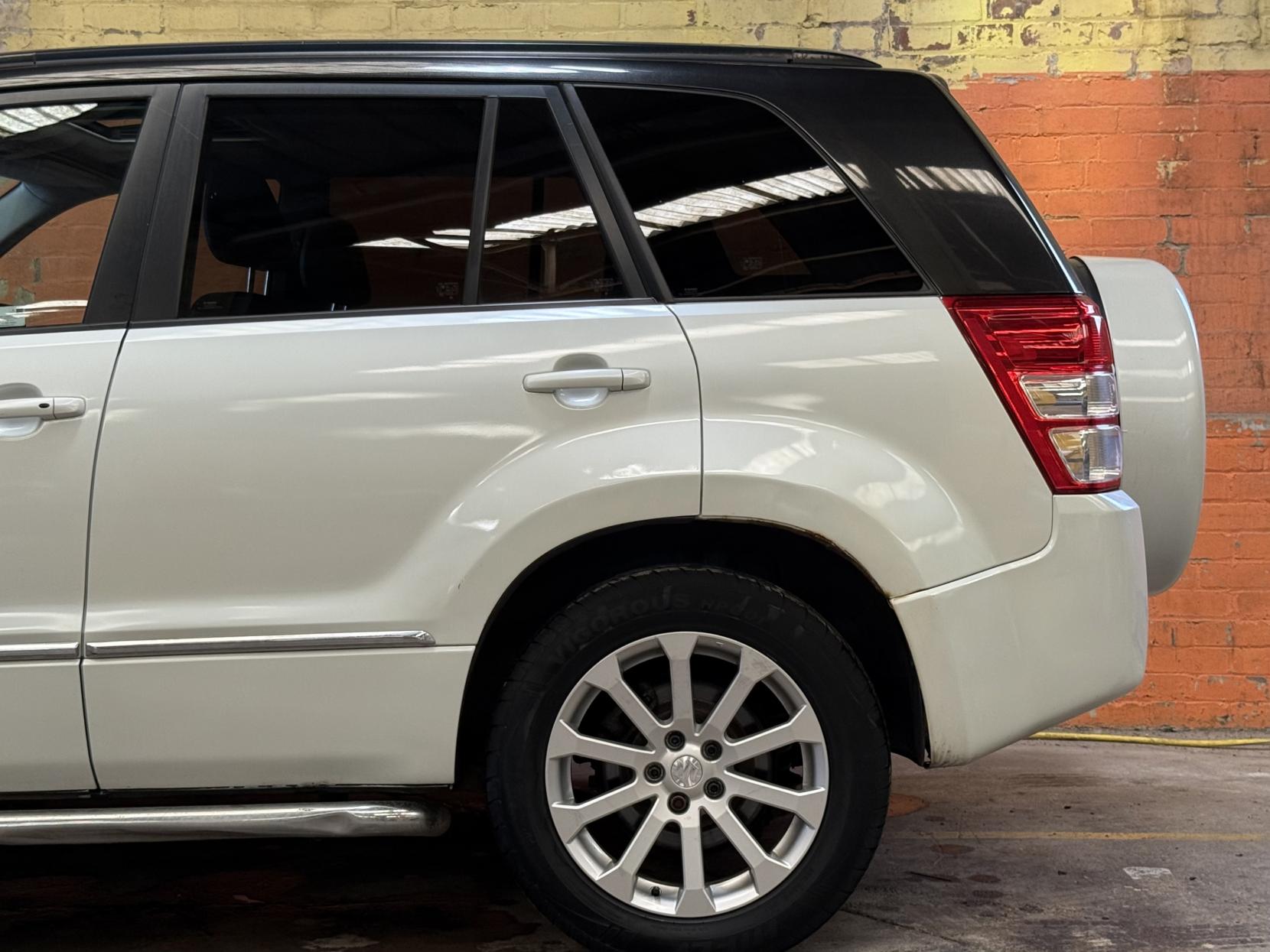 Suzuki Grand Vitara 1.9 DDiS SZ5 SUV 5dr Diesel Manual 4WD Euro 5 (129 ps)